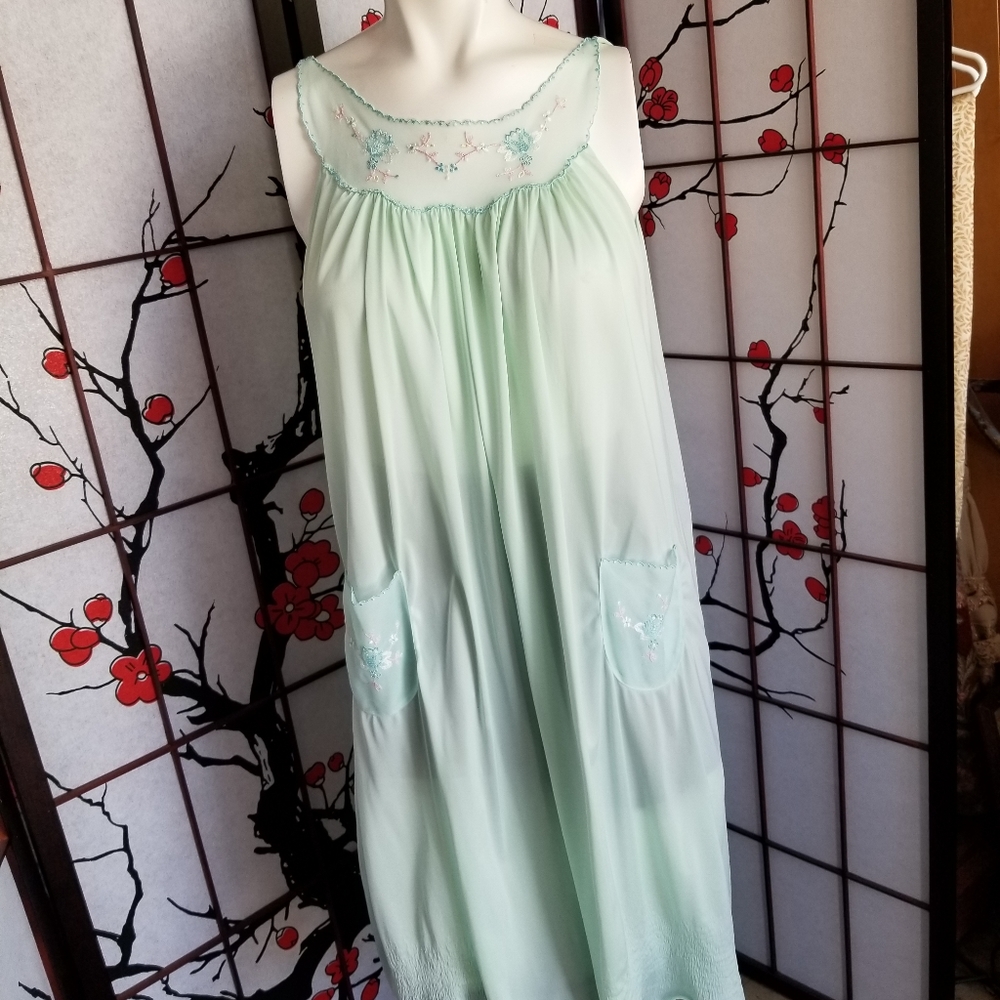 Vintage Kayser Large Mint Nightgown Nylon